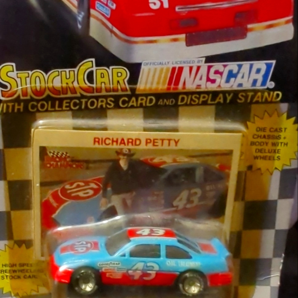 1/64 scale Racing Champions #43 STP Richard Petty Nascar. 1991 pkg. New in pkg.